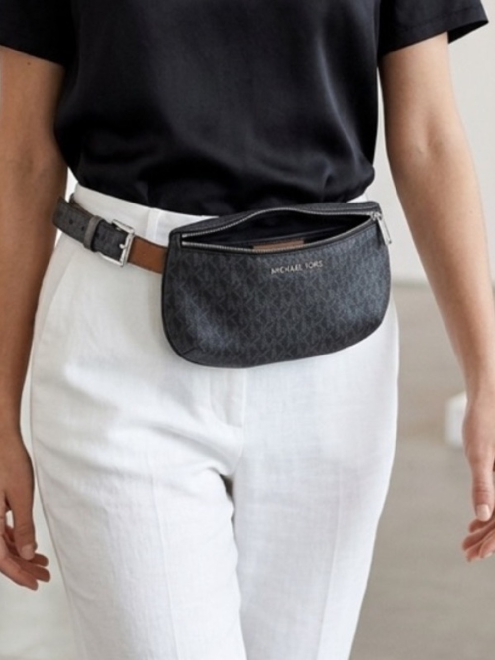 NWOT Michael Kors black & gray Fannie pack w silver hardware Great Condition S/M